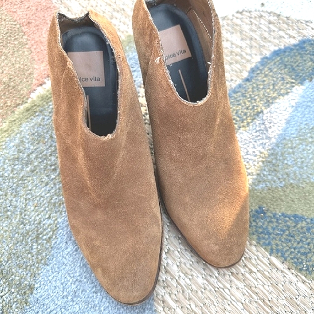 Dolce Vita Tan Suede Ankle Boots women’s sz 7 Suede Slip On Mules Shoes Comfy